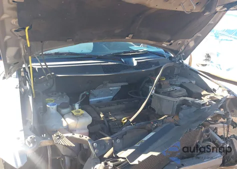 2016 Jeep Compass Latitude z USA, uszkodzony, nr VIN 1C4NJCEAXGD744634